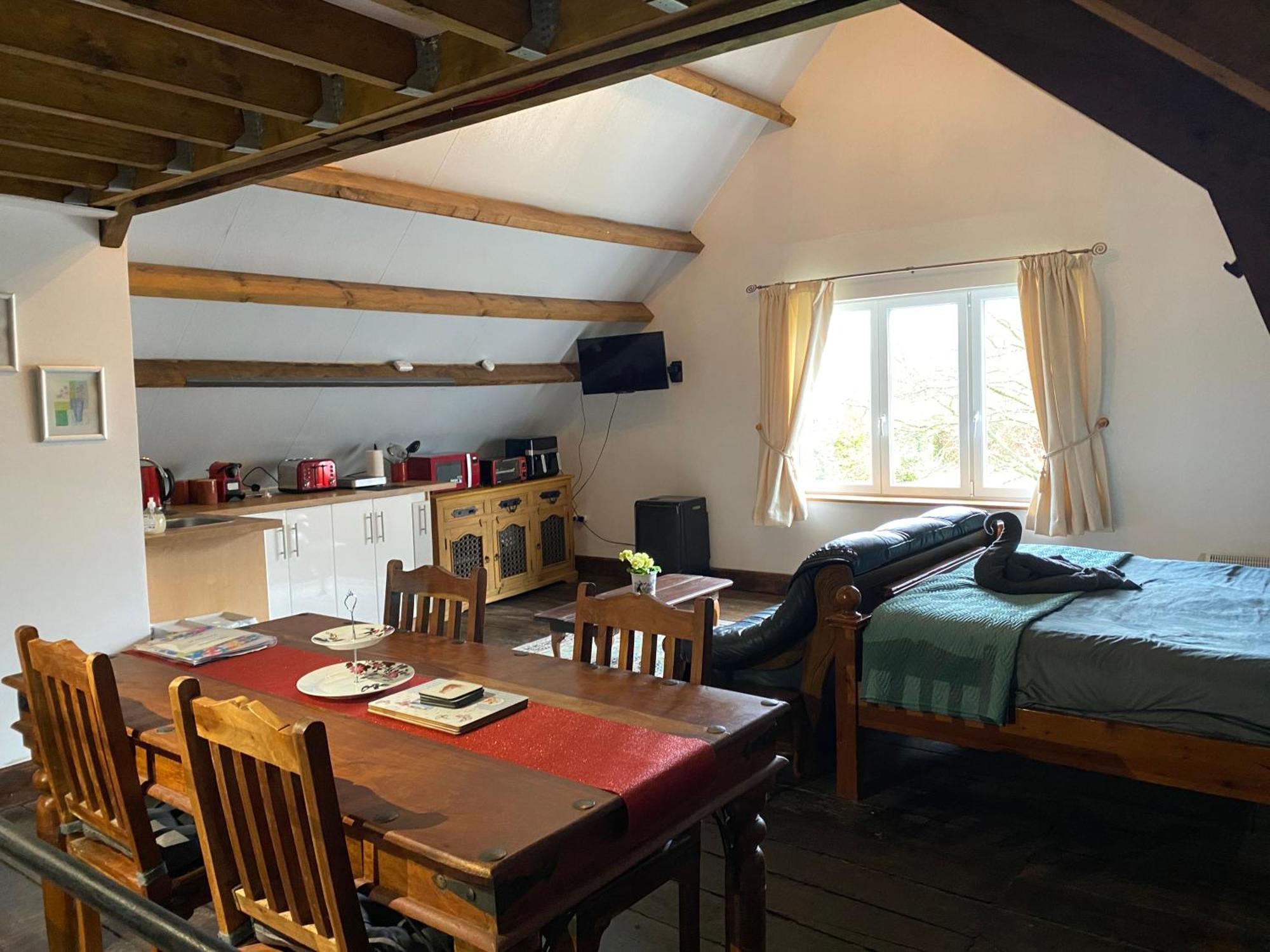 Spacious, Rustic Studio Space For 2 Persons Saint-Cyr-du-Bailleul Exteriér fotografie