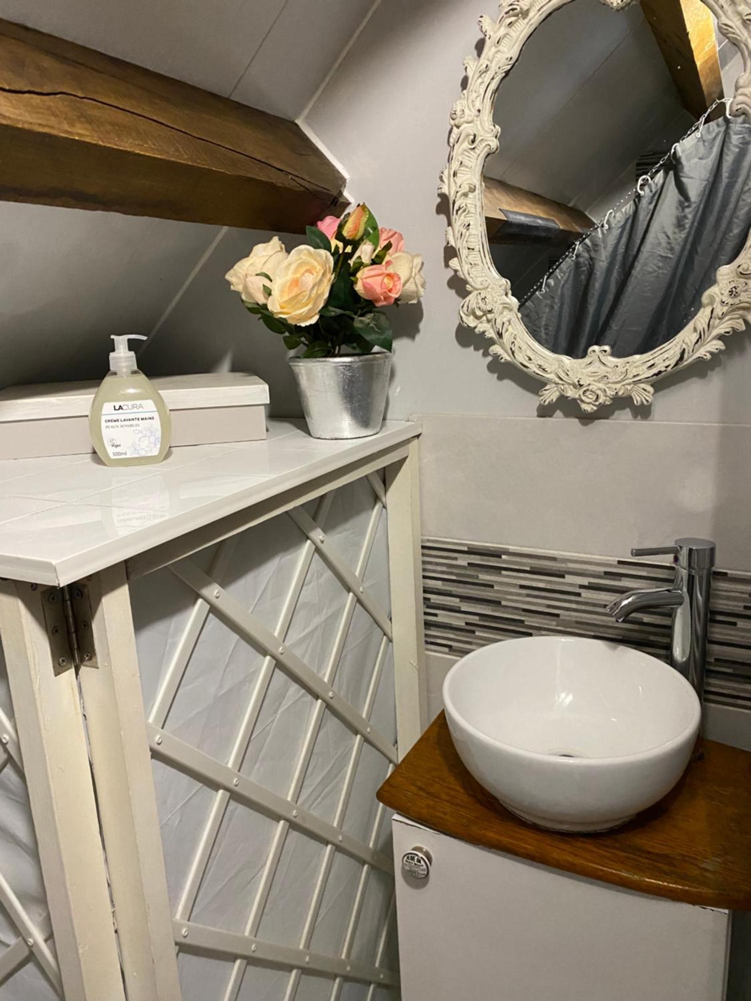 Spacious, Rustic Studio Space For 2 Persons Saint-Cyr-du-Bailleul Exteriér fotografie